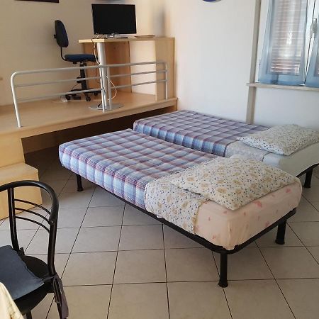 شقة Monolocale A Peschiera Del Garda Vista Lago المظهر الخارجي الصورة