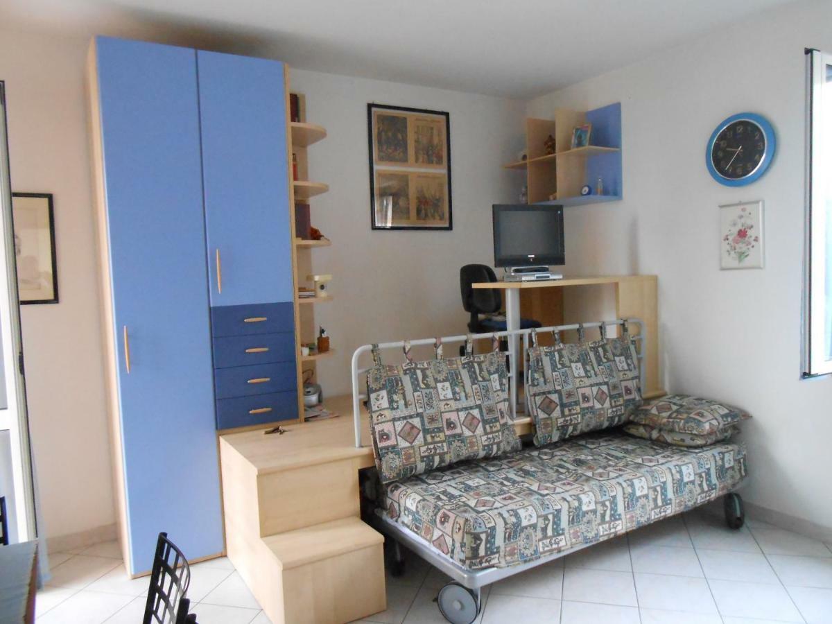 شقة Monolocale A Peschiera Del Garda Vista Lago المظهر الخارجي الصورة